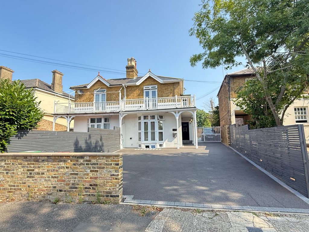 Property photo 1 of 39