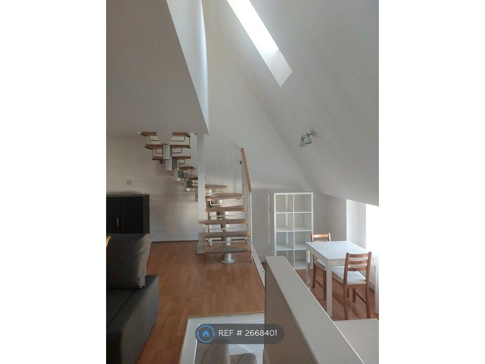 Property photo 1 of 17 Split Level Living/Kitchen