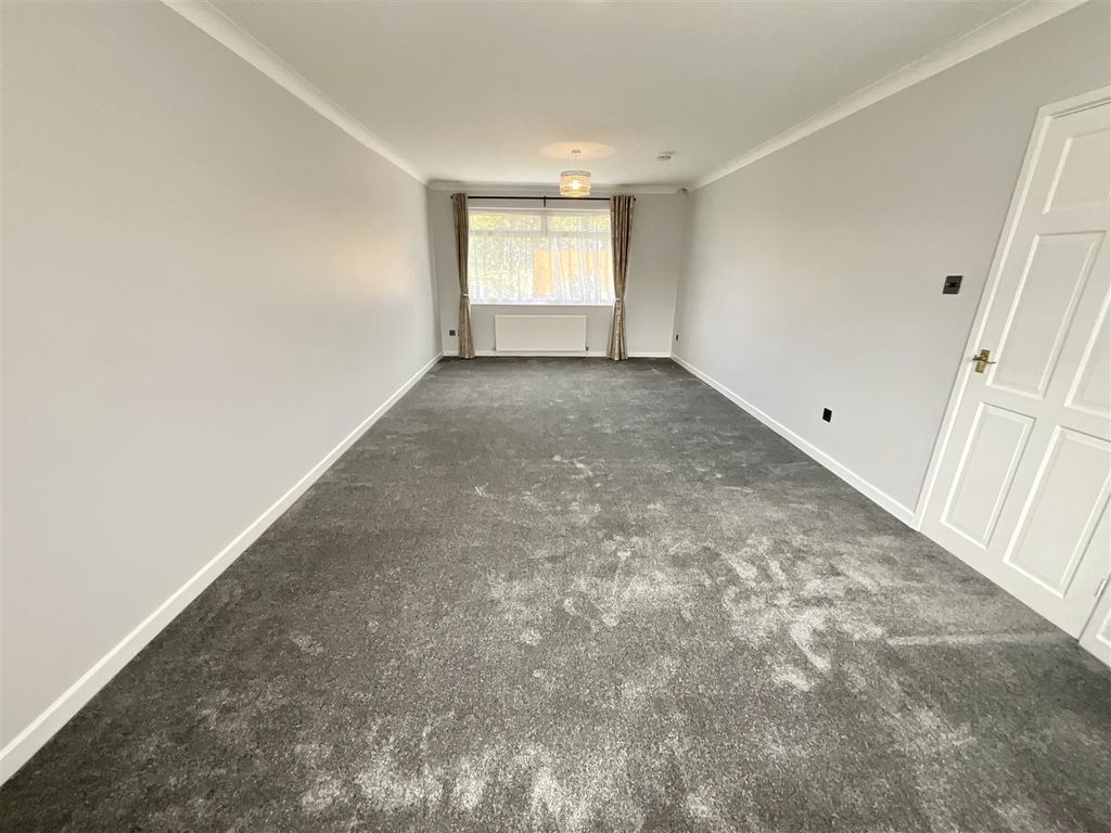 Property photo 3 of 12 Lounge/Diner