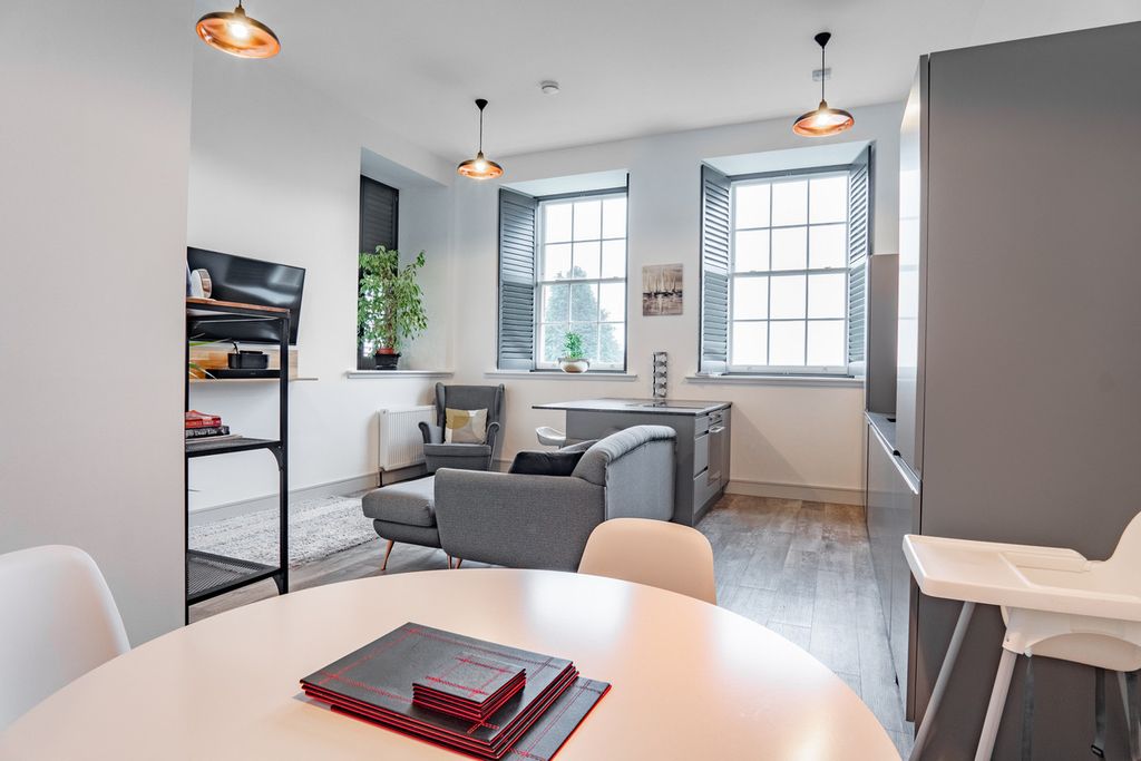 Property photo 3 of 23