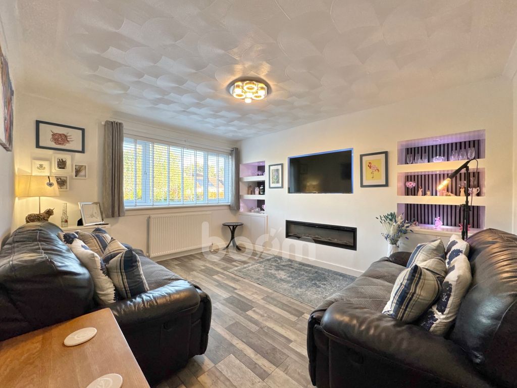 Property photo 2 of 25 Shaw Place, Dalry Lounge