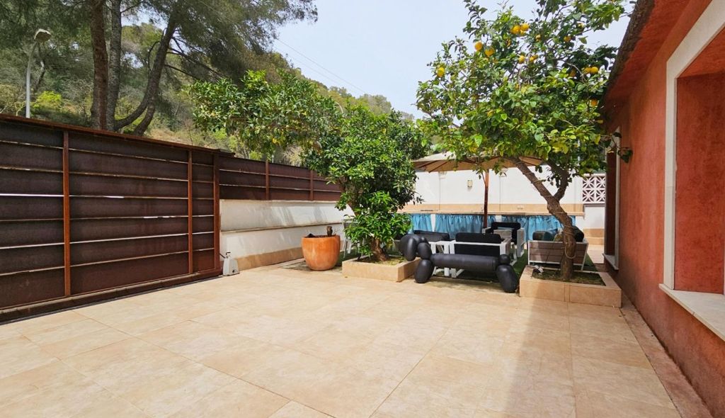 Property photo 2 of 12 002 81605.Jpg