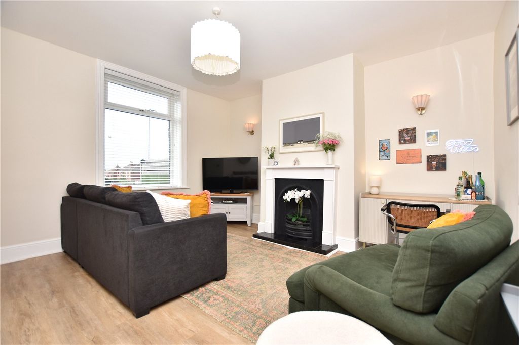 Property photo 2 of 18 Picture No. 28