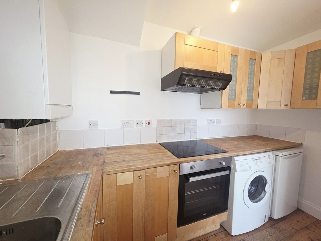 Property photo 3 of 6 Photo 4