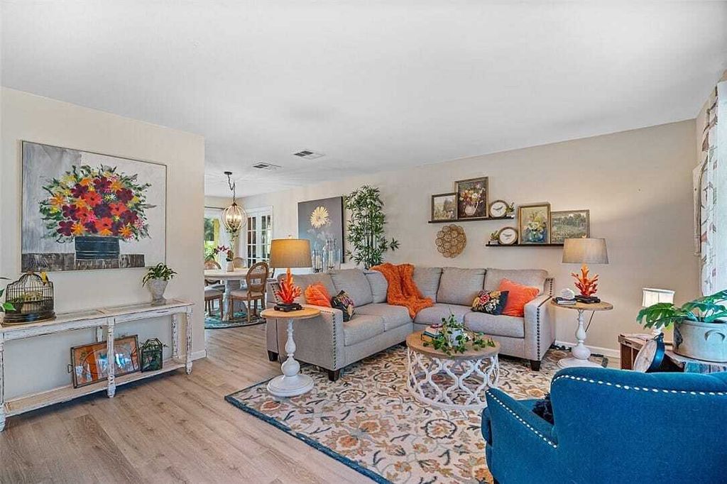 Property photo 1 of 31
