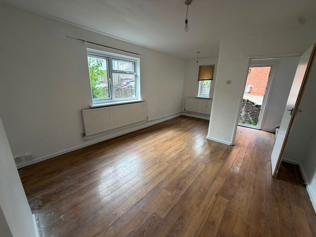 Property photo 3 of 12