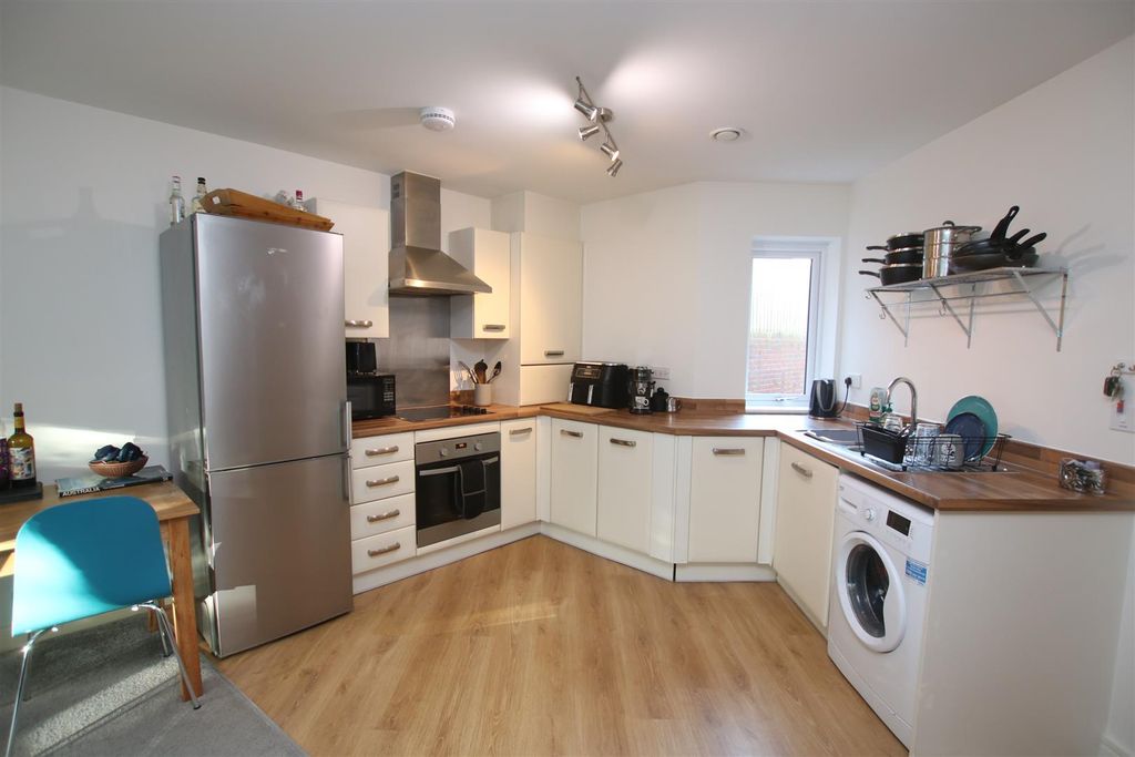 Property photo 2 of 8 Kitchen.Jpg