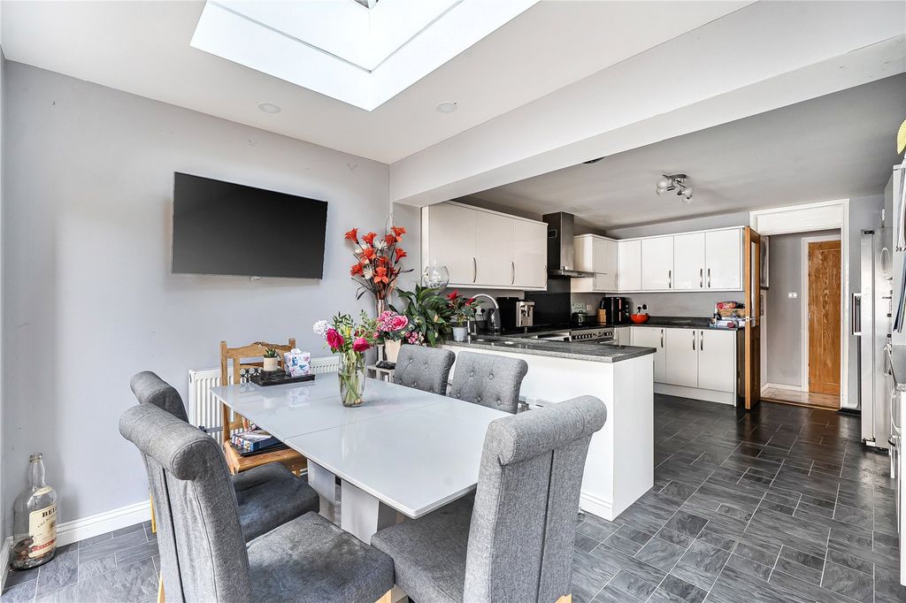 Property photo 2 of 28 Picture No. 10