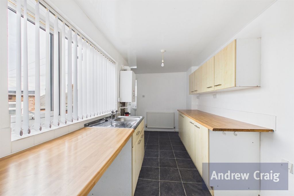 Property photo 3 of 9 Kitchen