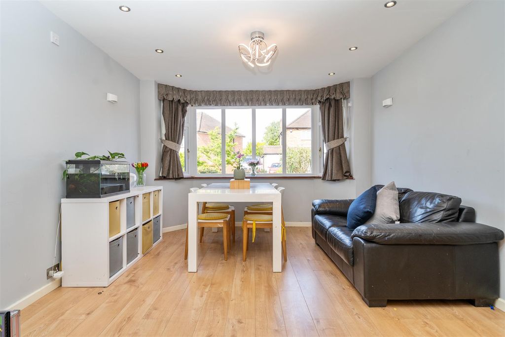 Property photo 3 of 15 30 Cambridge Avenue_6.Jpg