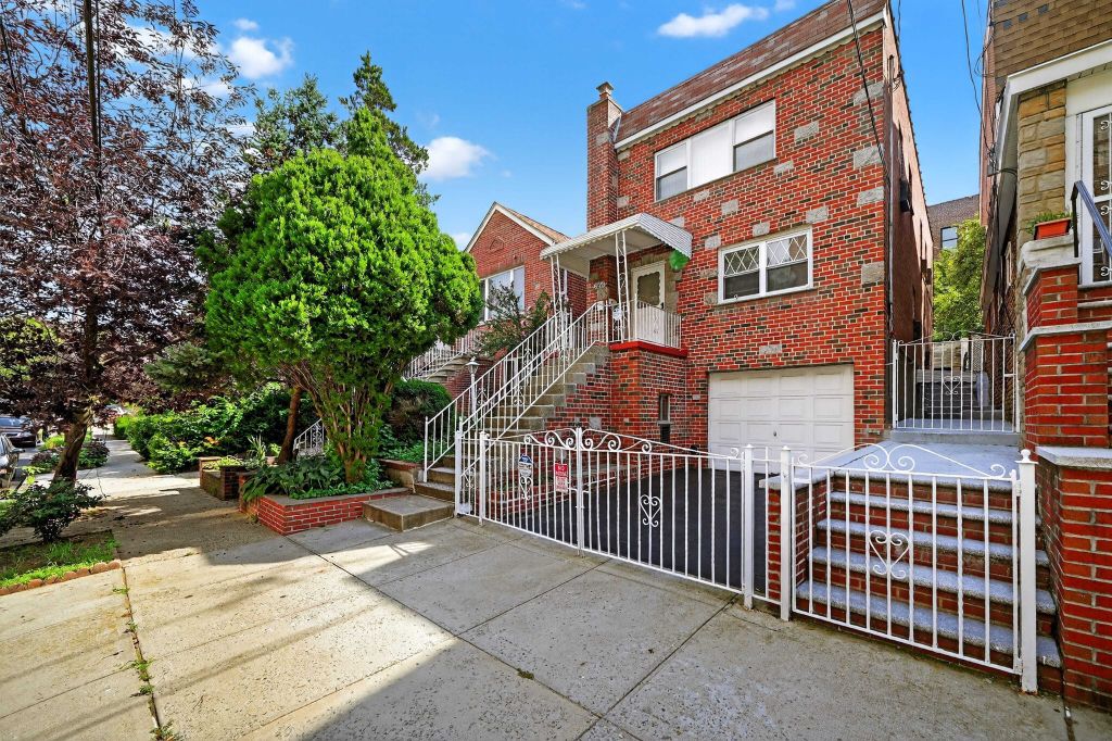 Property photo 1 of 31