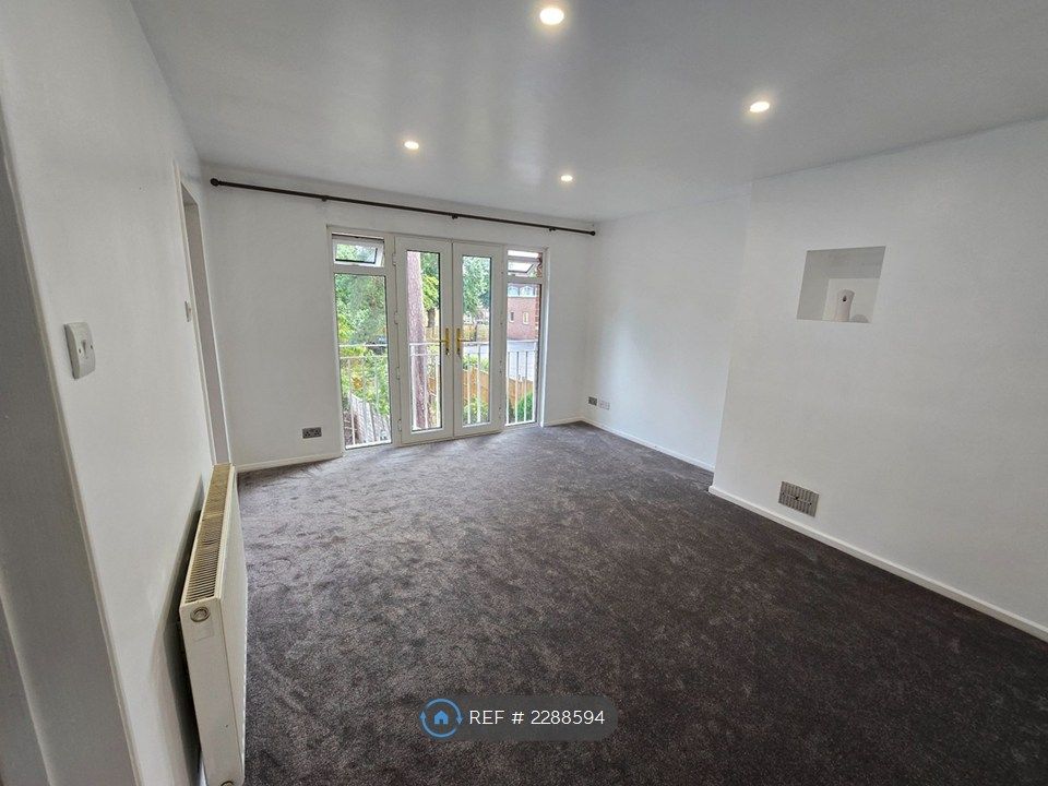 Property photo 2 of 13 Livingroom