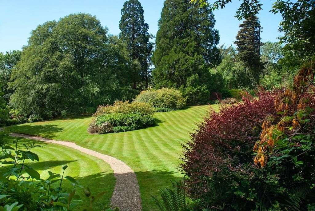 Property photo 2 of 19 Gardens
