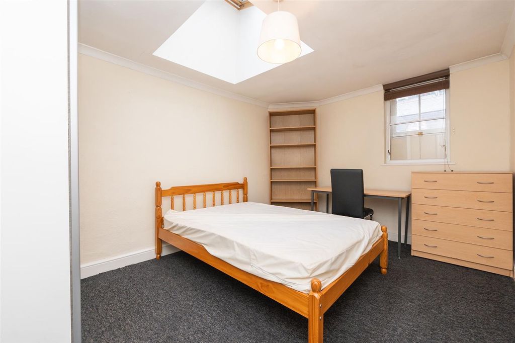 Property photo 1 of 18 Flat-2-57-Queens-Road-Bs8-1Ql-23.Jpg