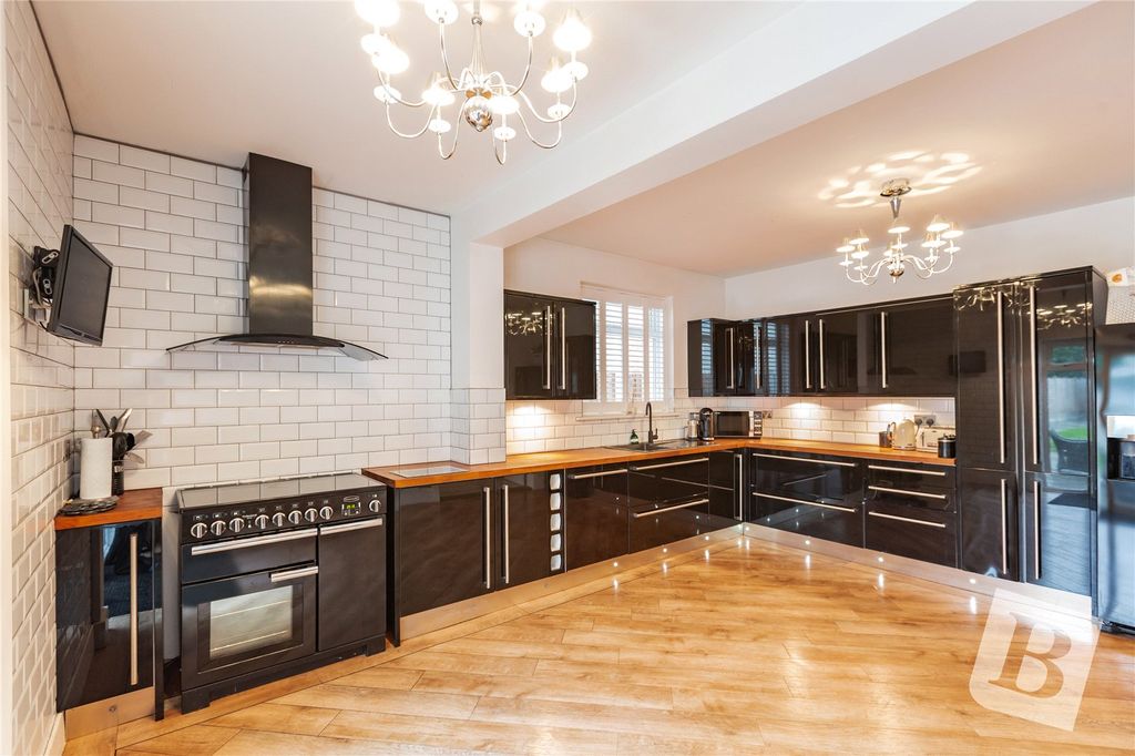 Property photo 2 of 32 Kitchen