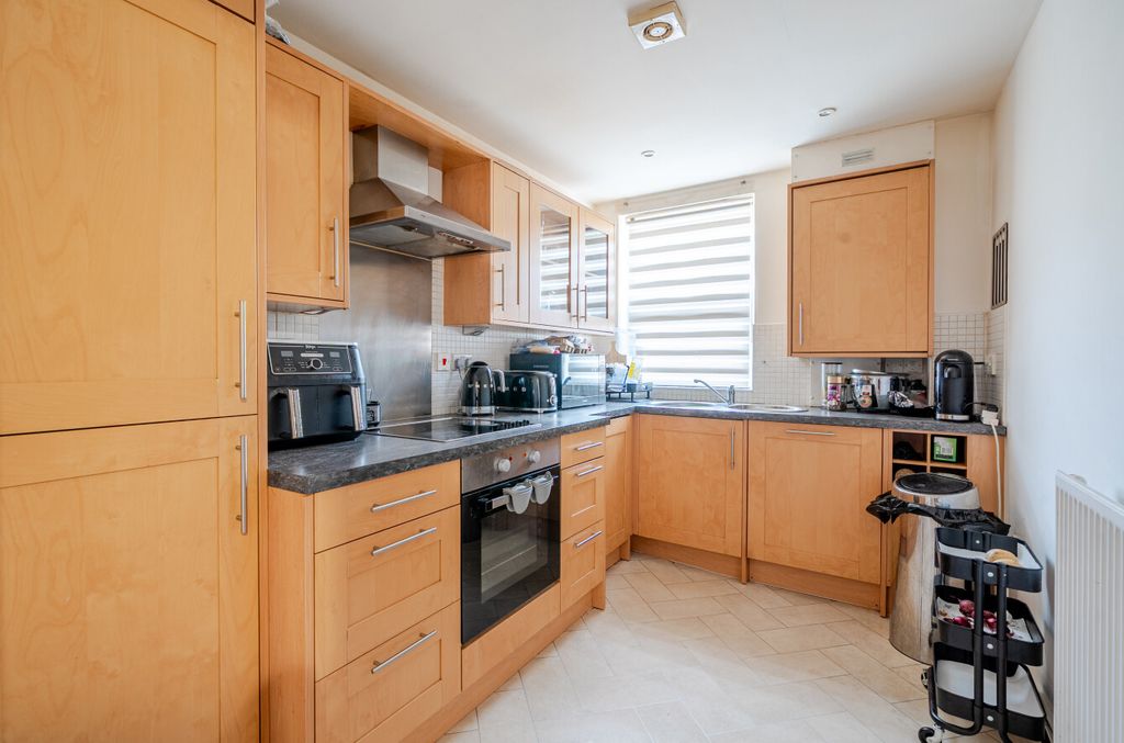 Property photo 2 of 18 Kitchen