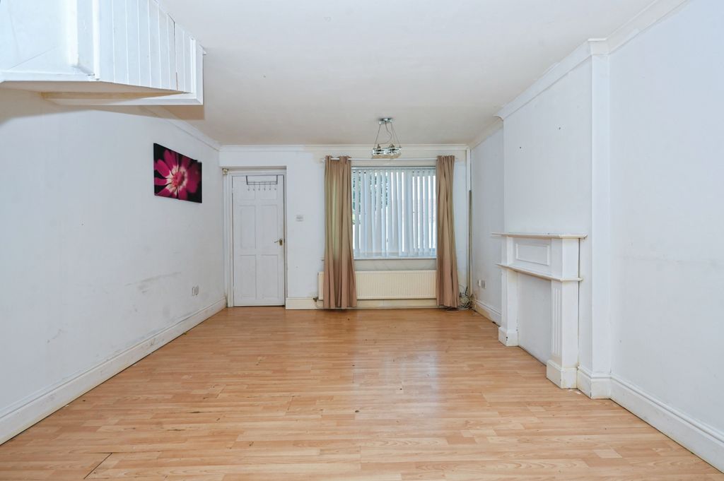 Property photo 2 of 14