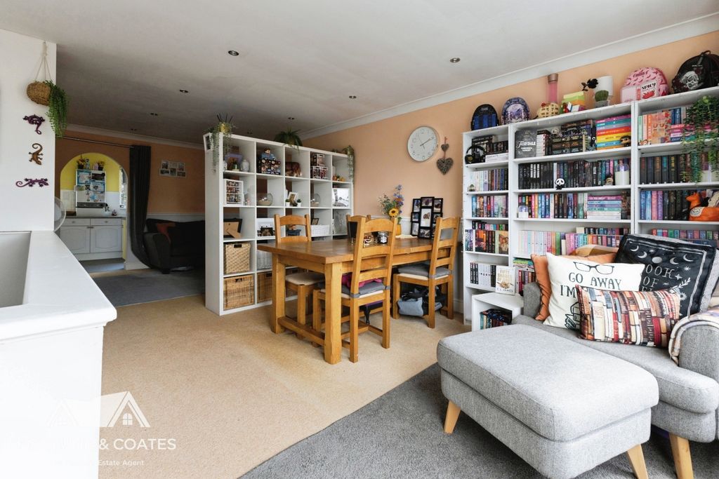 Property photo 2 of 15 Pbox-Img.Jpg