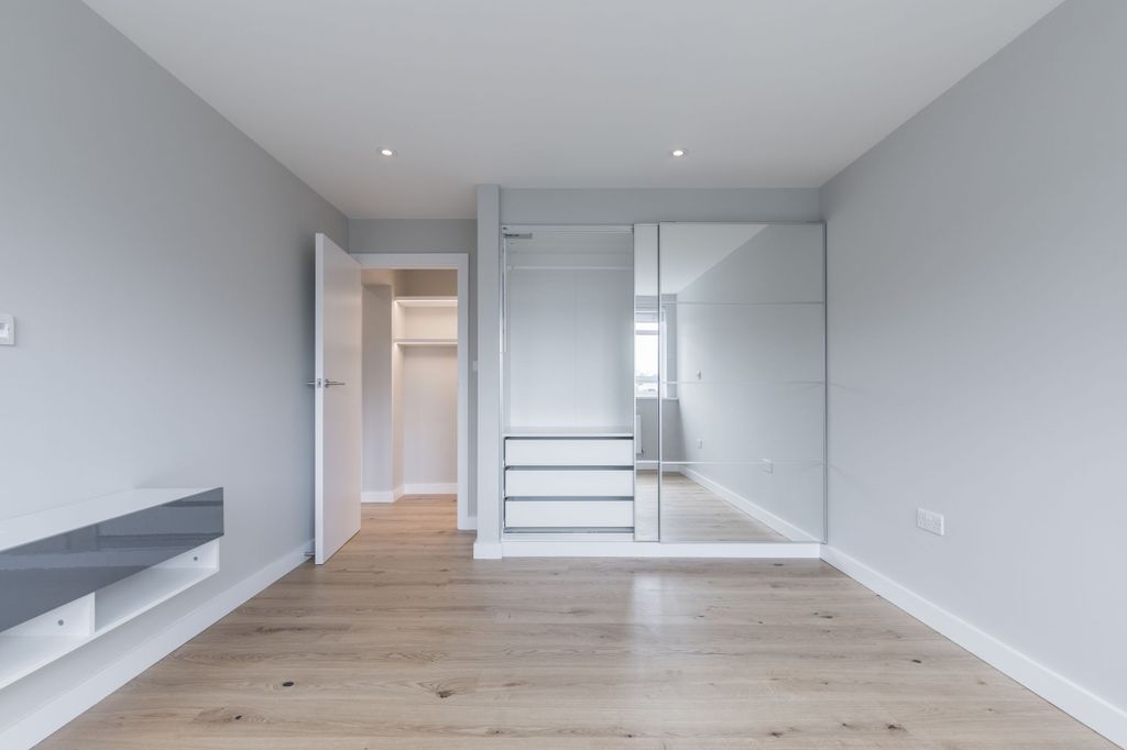 Property photo 3 of 10 Bedroom (Example)