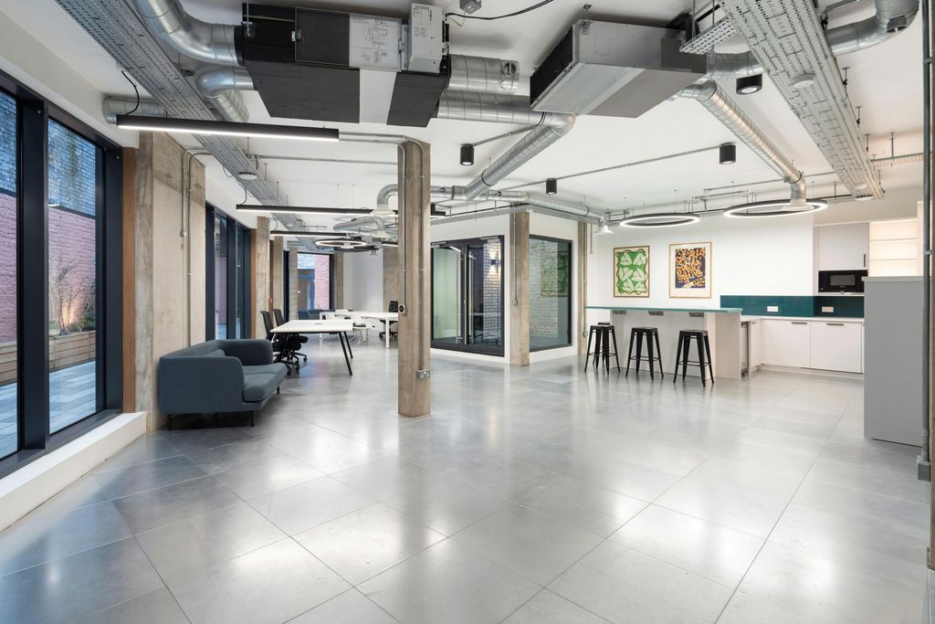 Property photo 2 of 7 2 The Courtyard Int G 1.Jpg