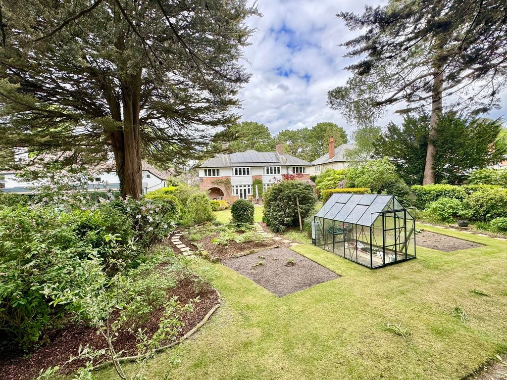 Property photo 3 of 34
