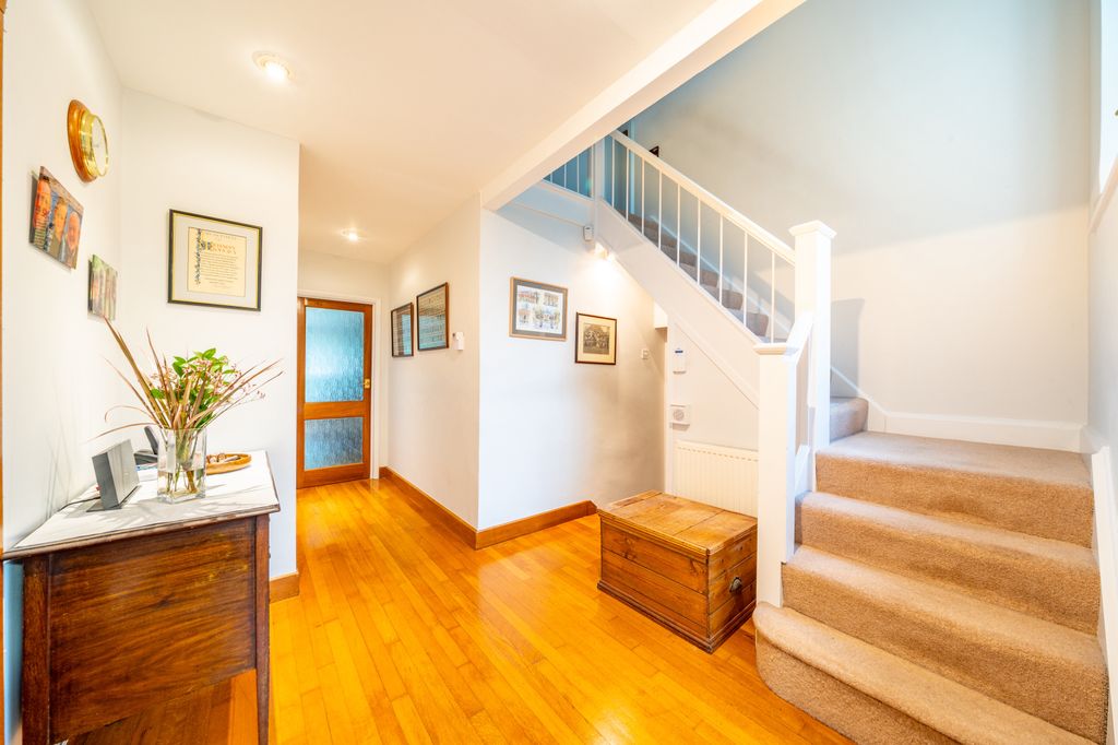 Property photo 3 of 36