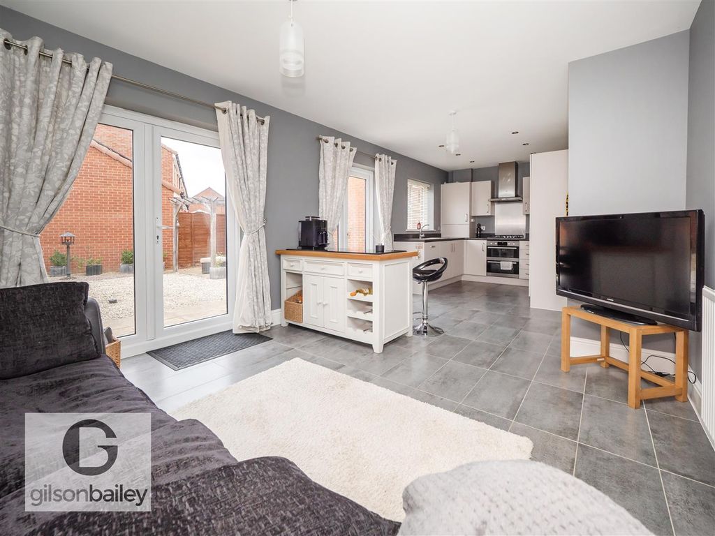 Property photo 3 of 37 2Edithcavellclose-42.Jpg