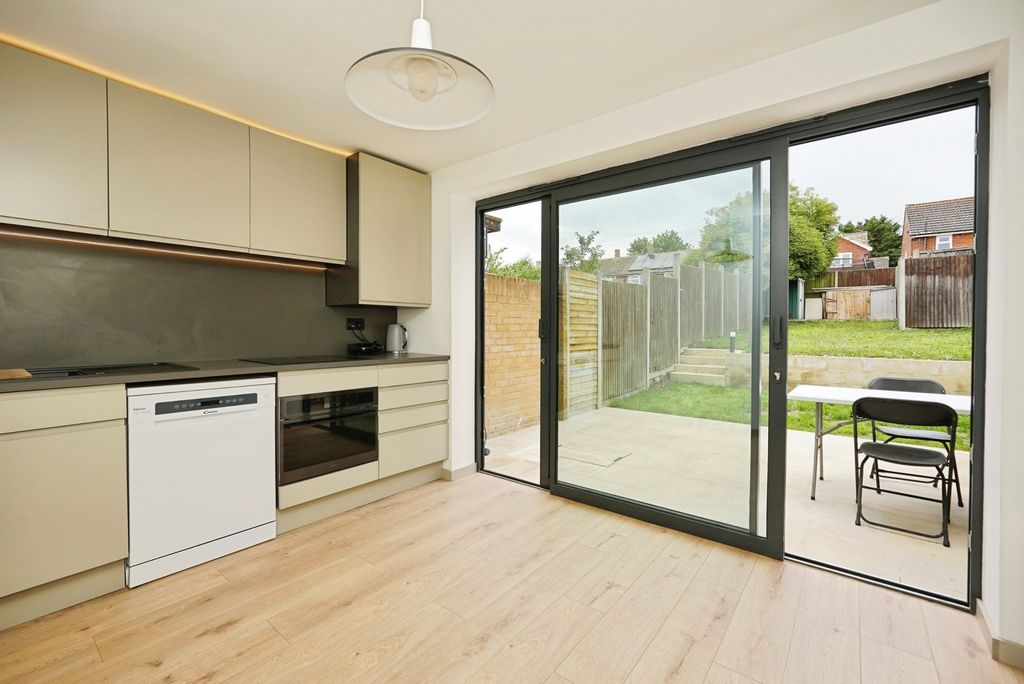 Property photo 3 of 20 Pbox-Img.Jpg