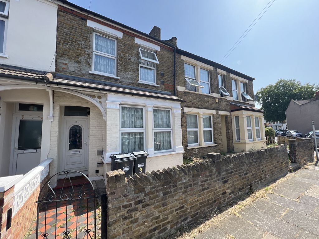 Property photo 1 of 11 Terraced To Rent Rollit Crescent, Hounslow Tw3