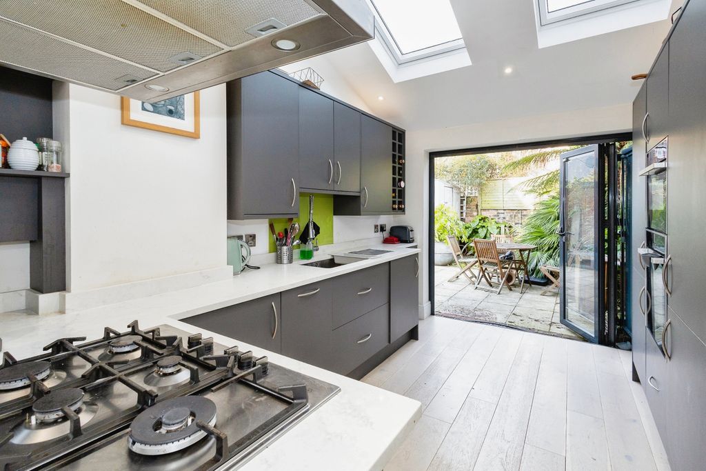 Property photo 1 of 15 Kitchen