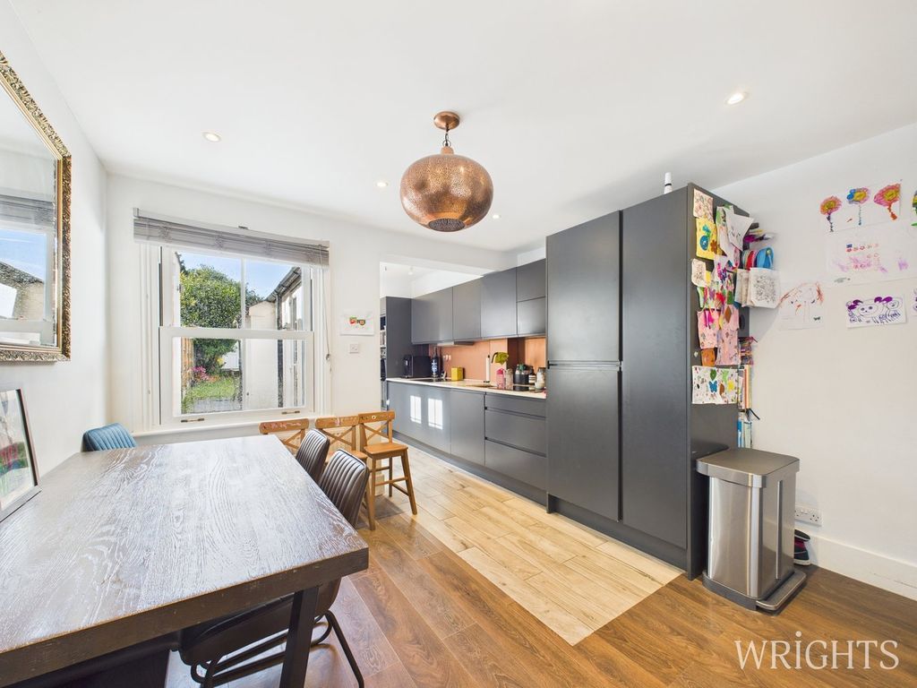 Property photo 3 of 18 Diner/Kitchen