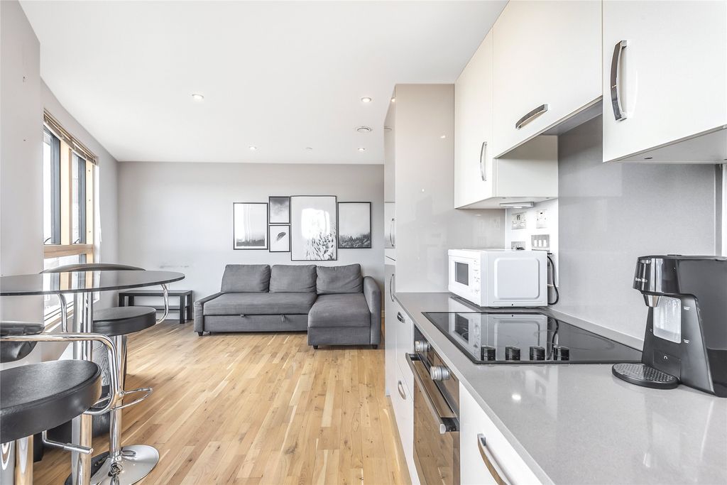 Property photo 3 of 7 Kitchen