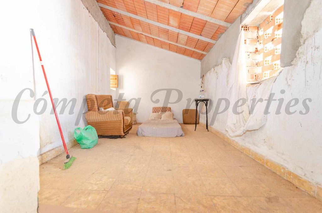 Property photo 3 of 8