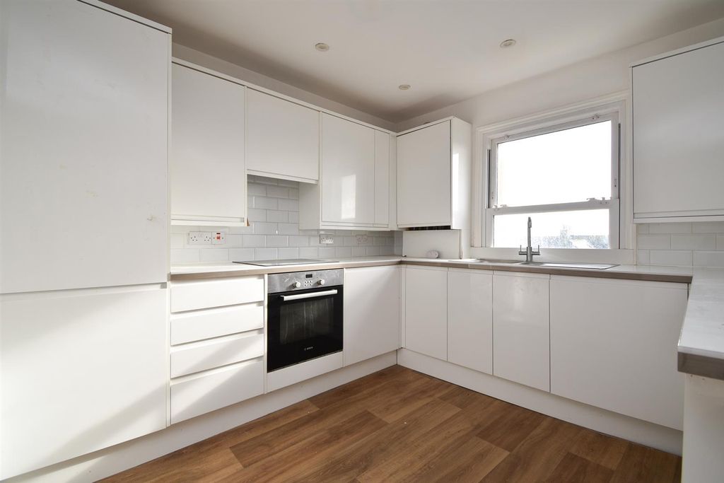 Property photo 3 of 18 Kitchen