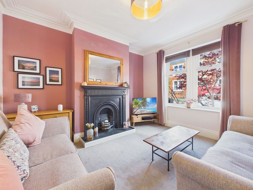 Property photo 1 of 13 Lounge