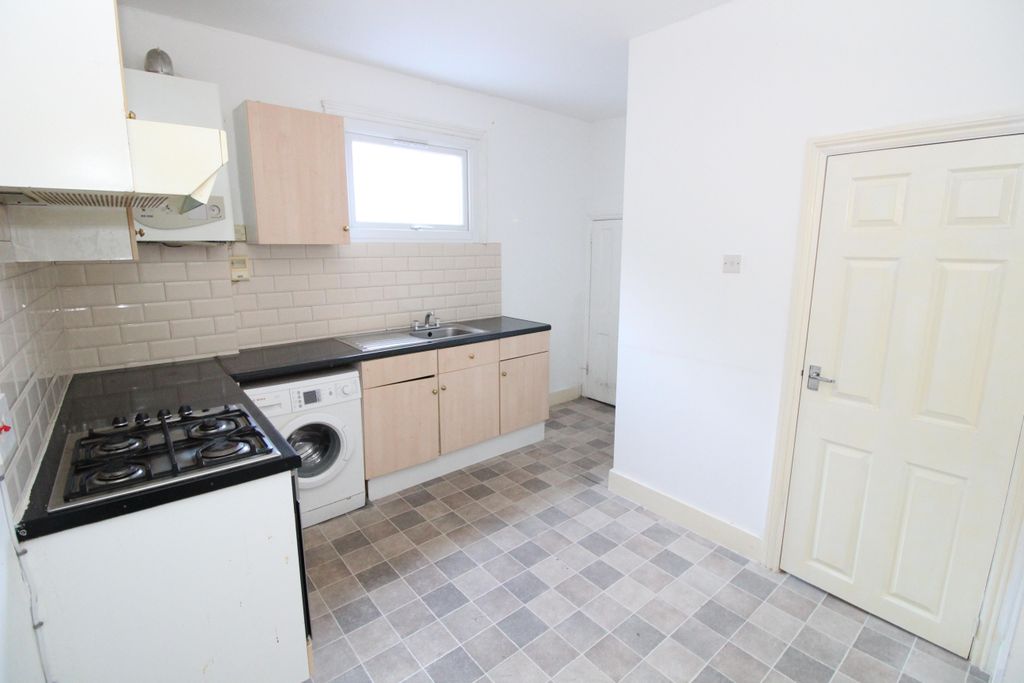 Property photo 3 of 6 Kitchen
