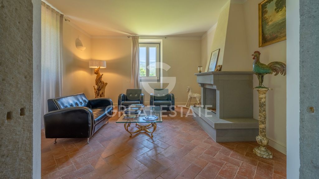 Property photo 2 of 49 Interiors