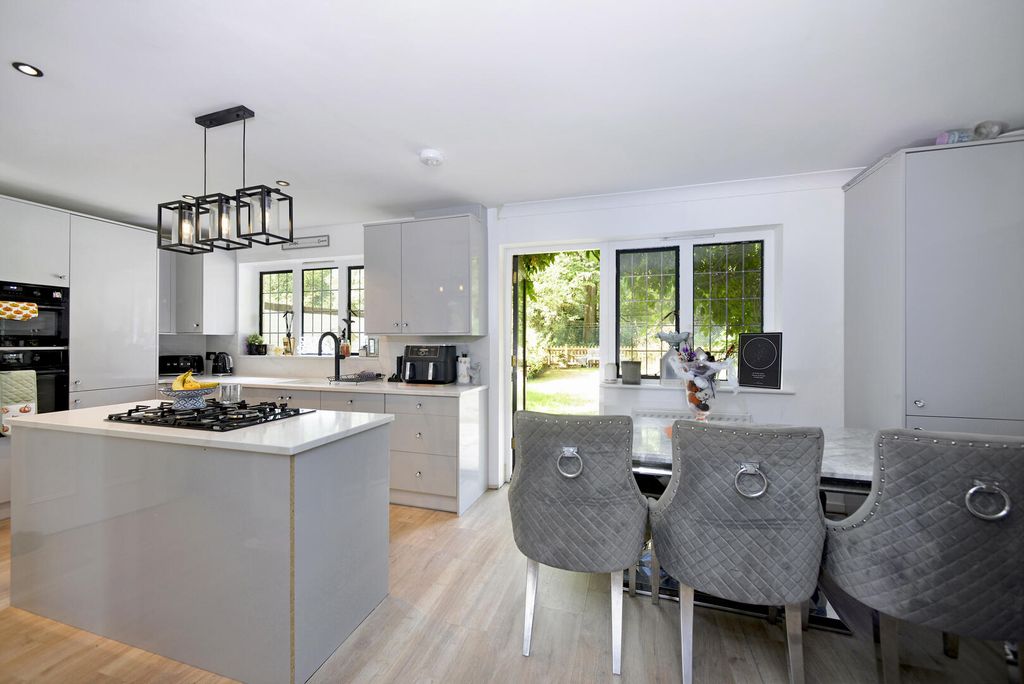 Property photo 2 of 19 Kitchen