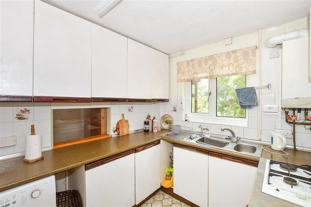 Property photo 3 of 9 Kitchen