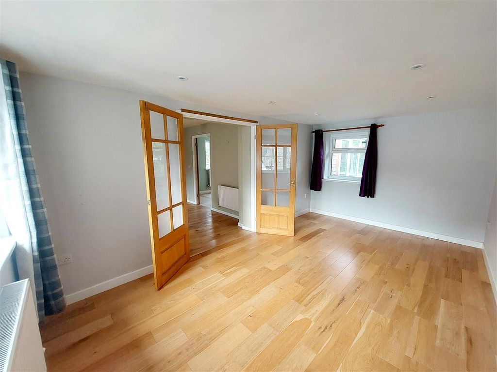 Property photo 3 of 27