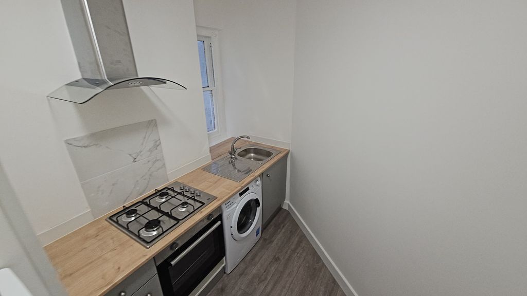 Property photo 2 of 7 Kitchen