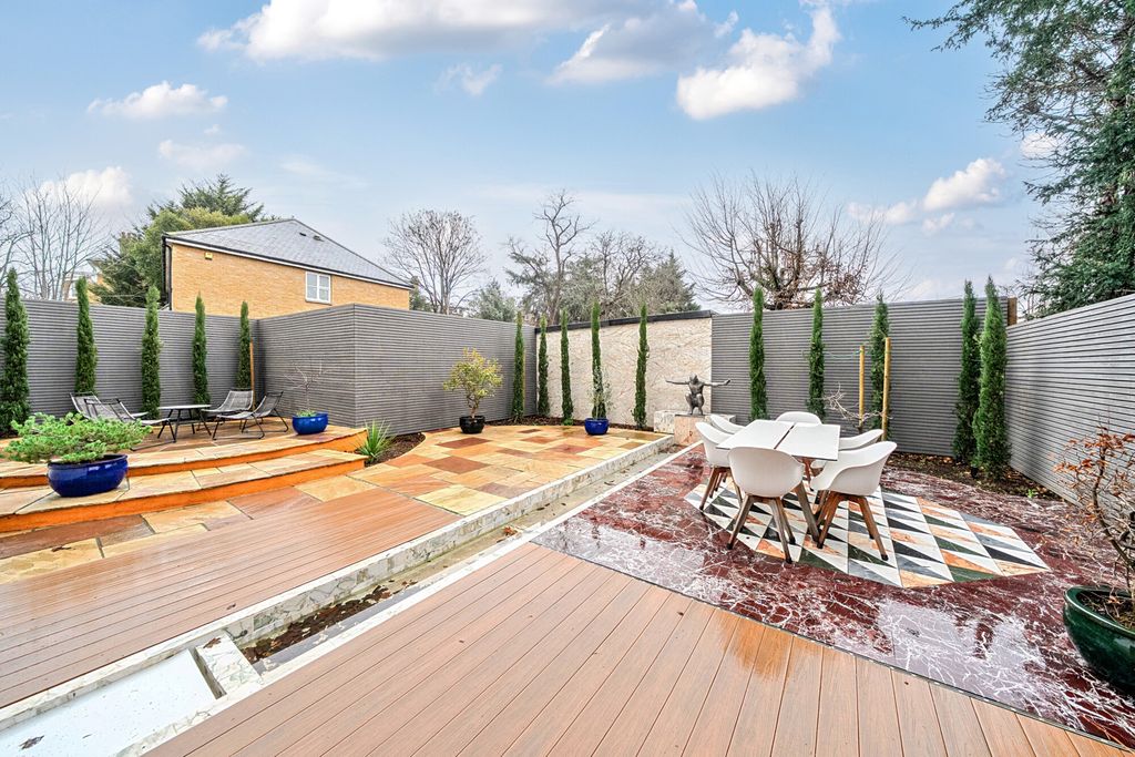 Property photo 3 of 41 Garden