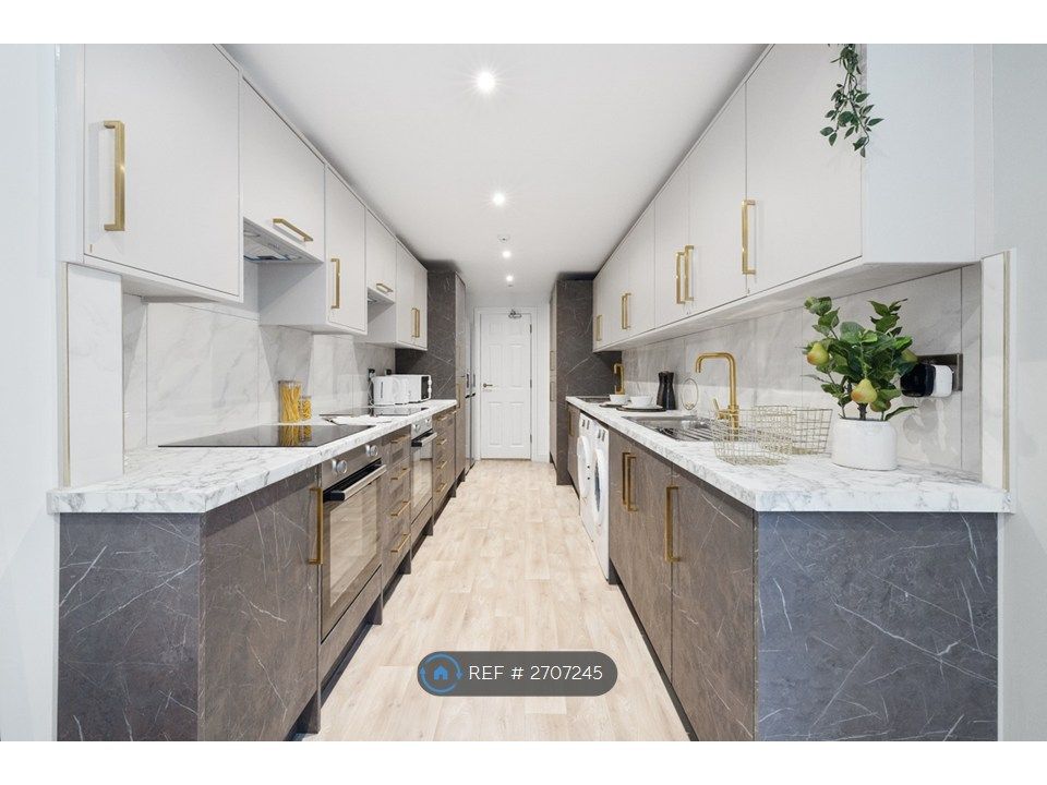 Property photo 1 of 8 Kitchen