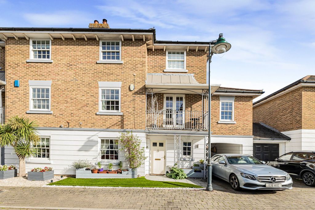 Property photo 1 of 30