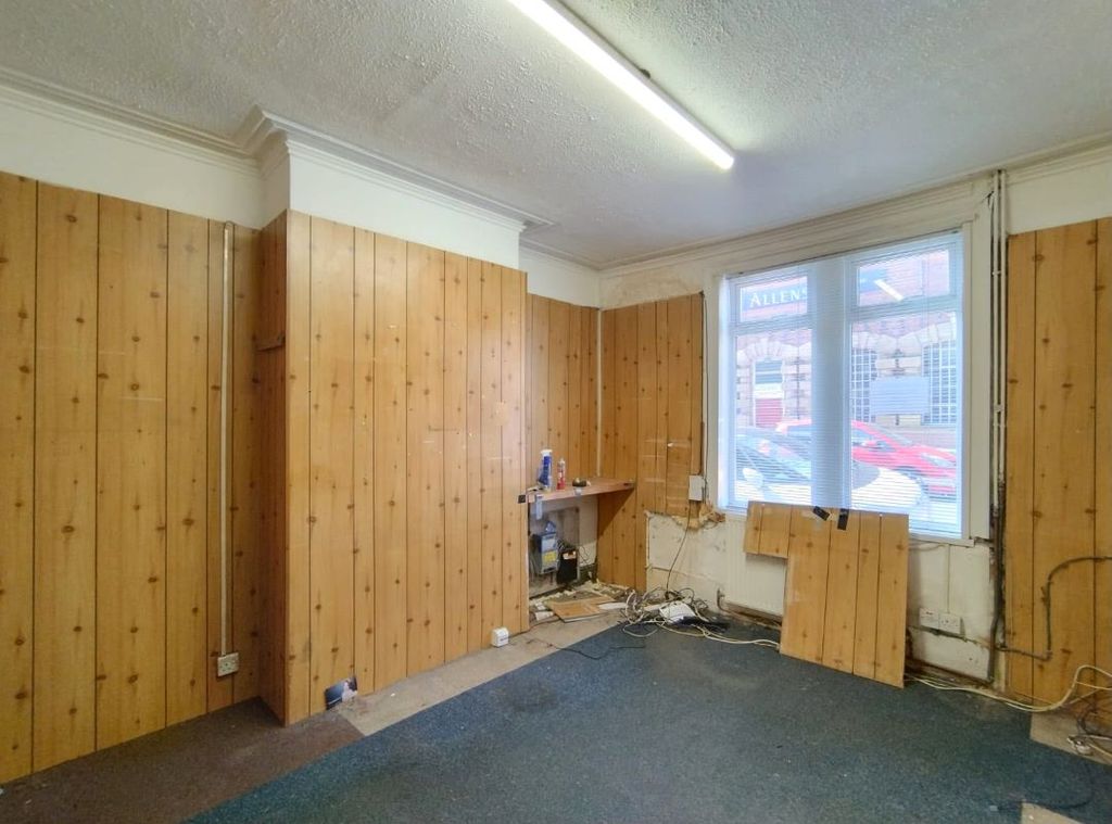 Property photo 3 of 27