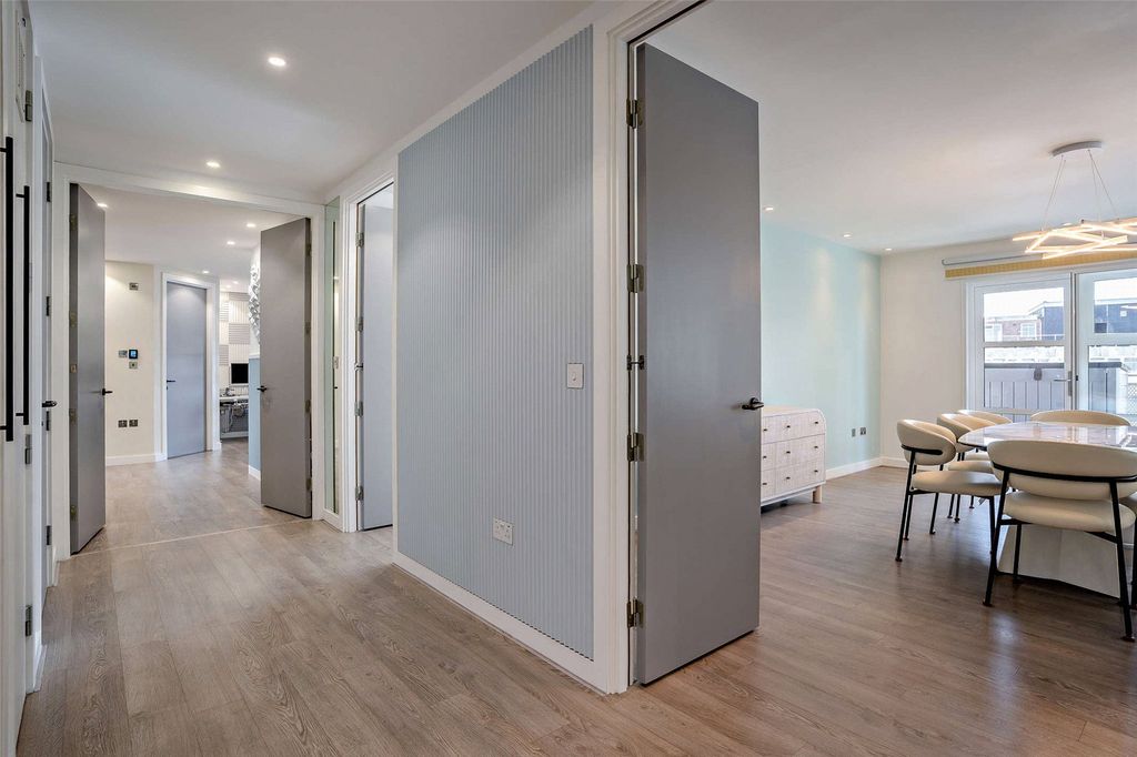 Property photo 2 of 17 Hall