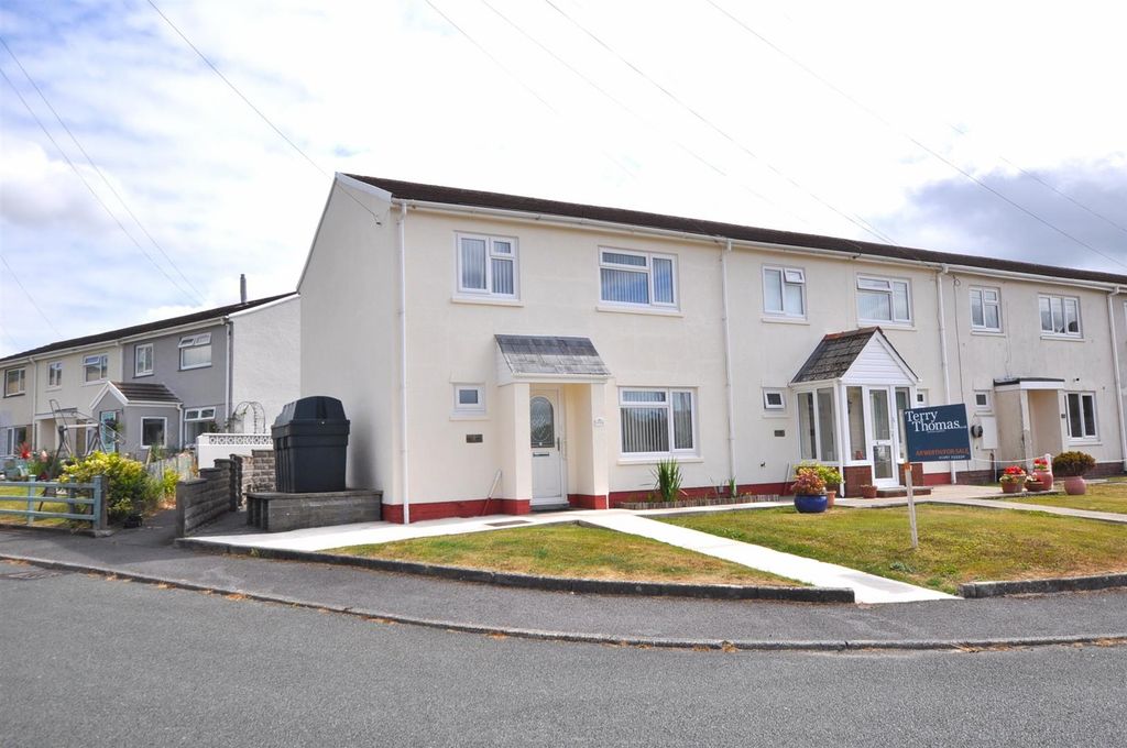 Property photo 1 of 14 Externally
