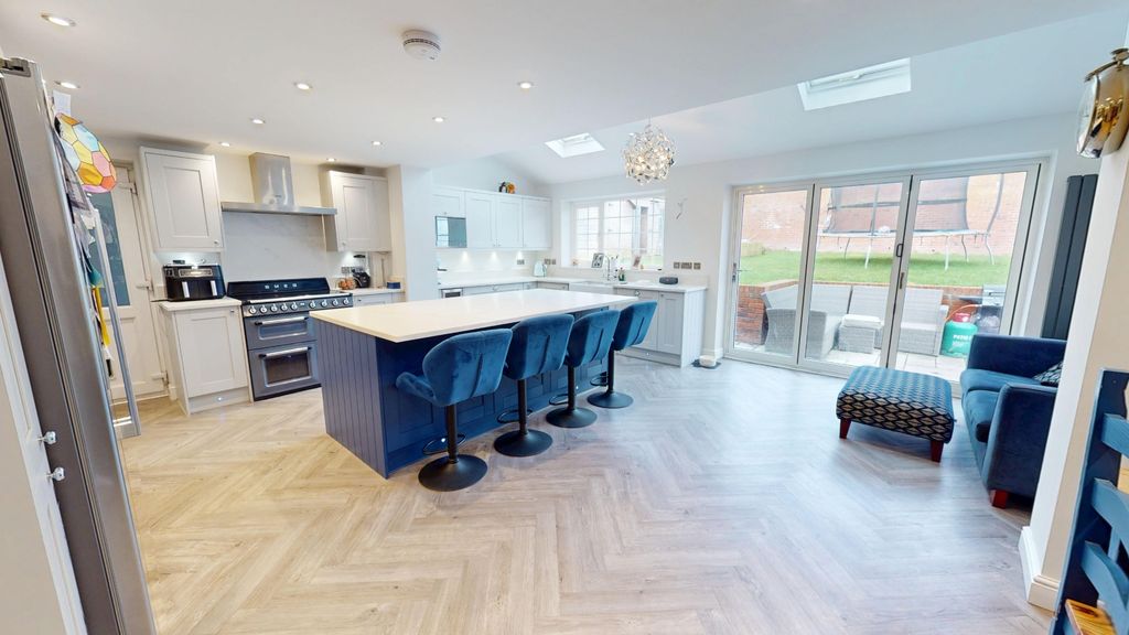 Property photo 1 of 32 3868370
