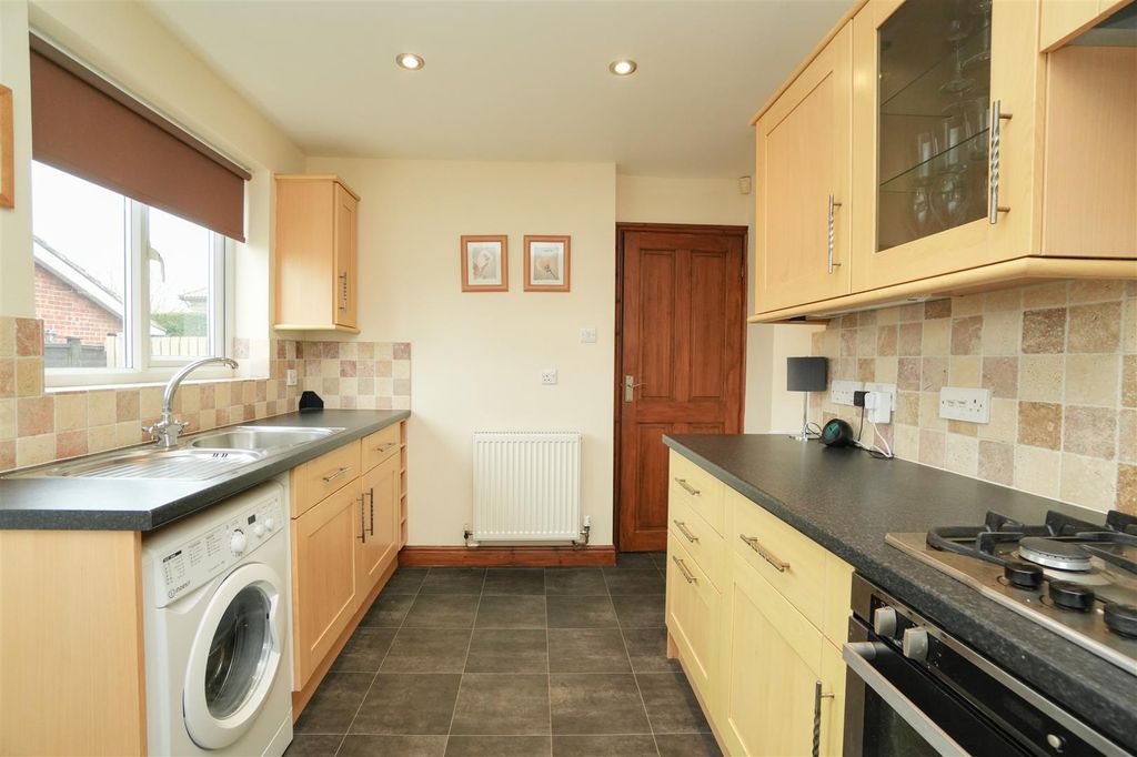 Property photo 3 of 14 Kitchen