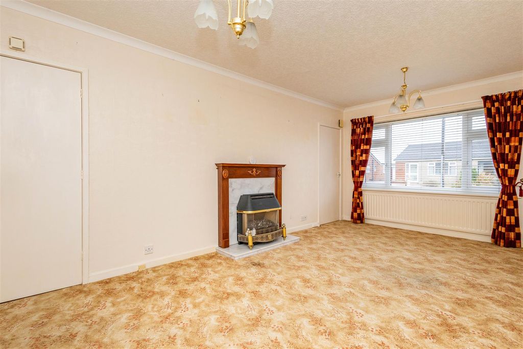 Property photo 2 of 13 Lounge